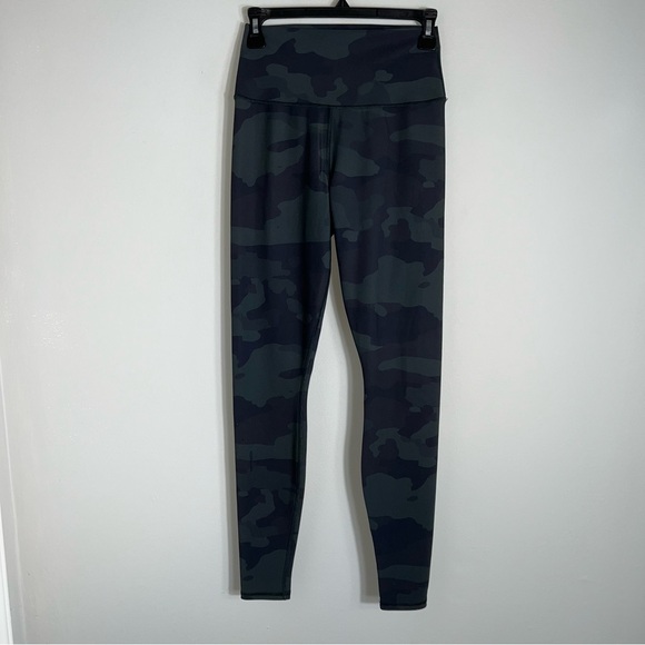 Alo Yoga Women's High Rise Leggings-Camo-29" Inseam-Size Small - Picture 2 of 8
